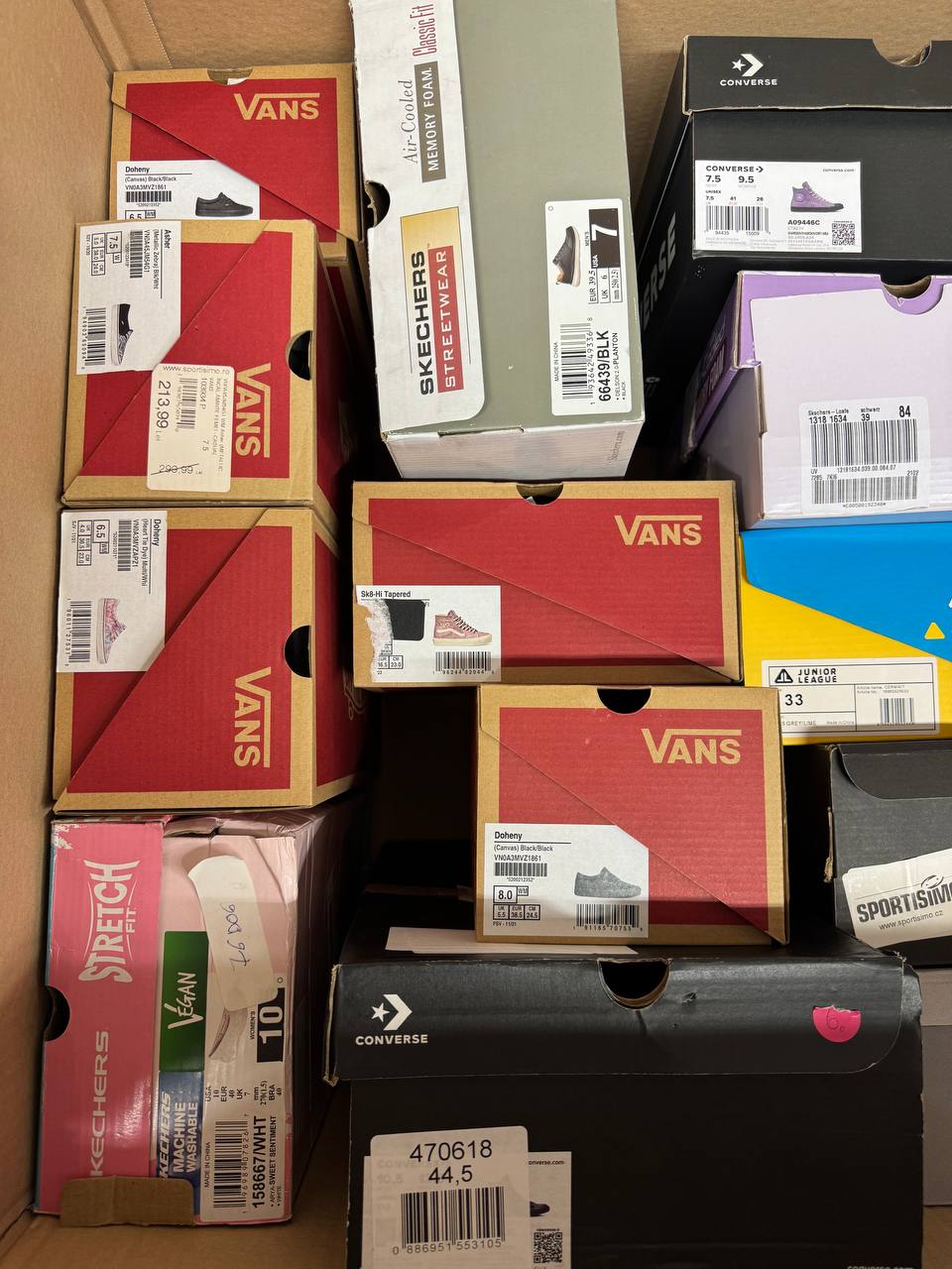 Schuh-Mixkiste mit Vans, Converse, Skechers und weiteren Marken