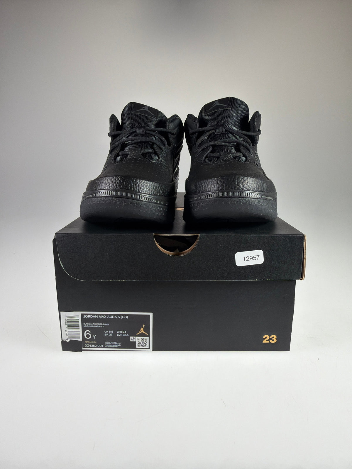 Jordan Max Aura 5 (GS) - Größe EU 38,5 #12957