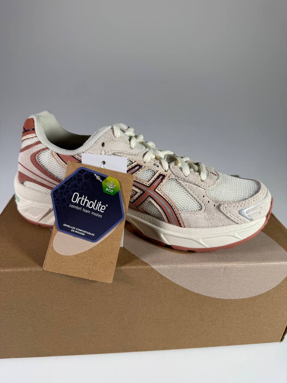 ASICS GEL-1130 Cream/Brick Dust – Seitenansicht mit Ortholite-Anhänger