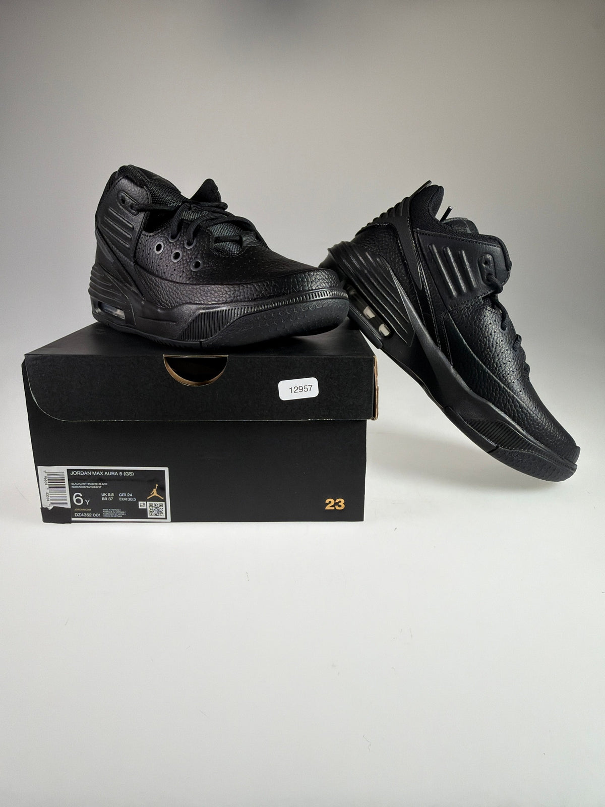 Jordan Max Aura 5 (GS) - Größe EU 38,5 #12957