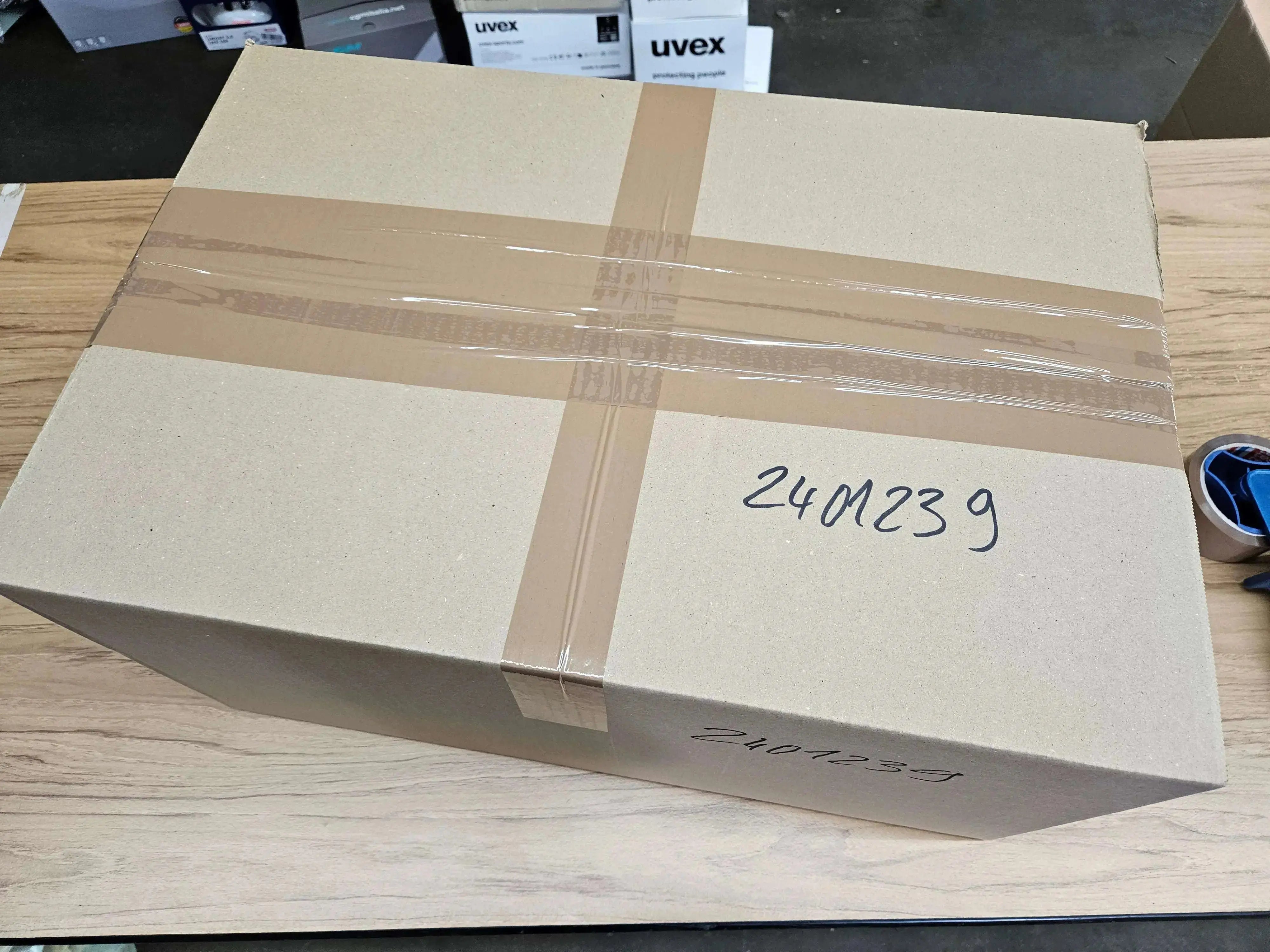 Amazon Retourenware Kiste #2401239 - Black Forest Deals