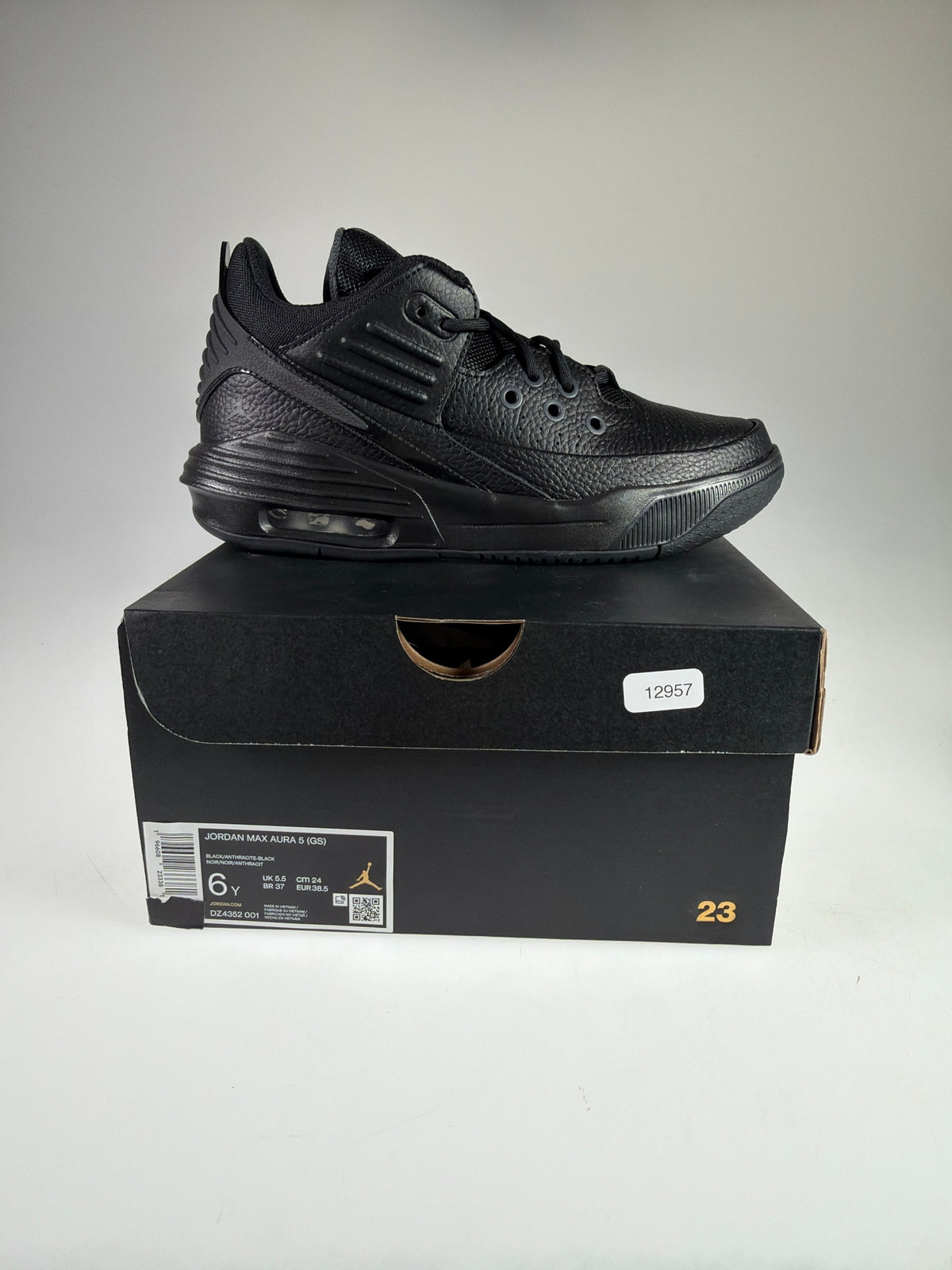 Jordan Max Aura 5 (GS) - Größe EU 38,5 #12957