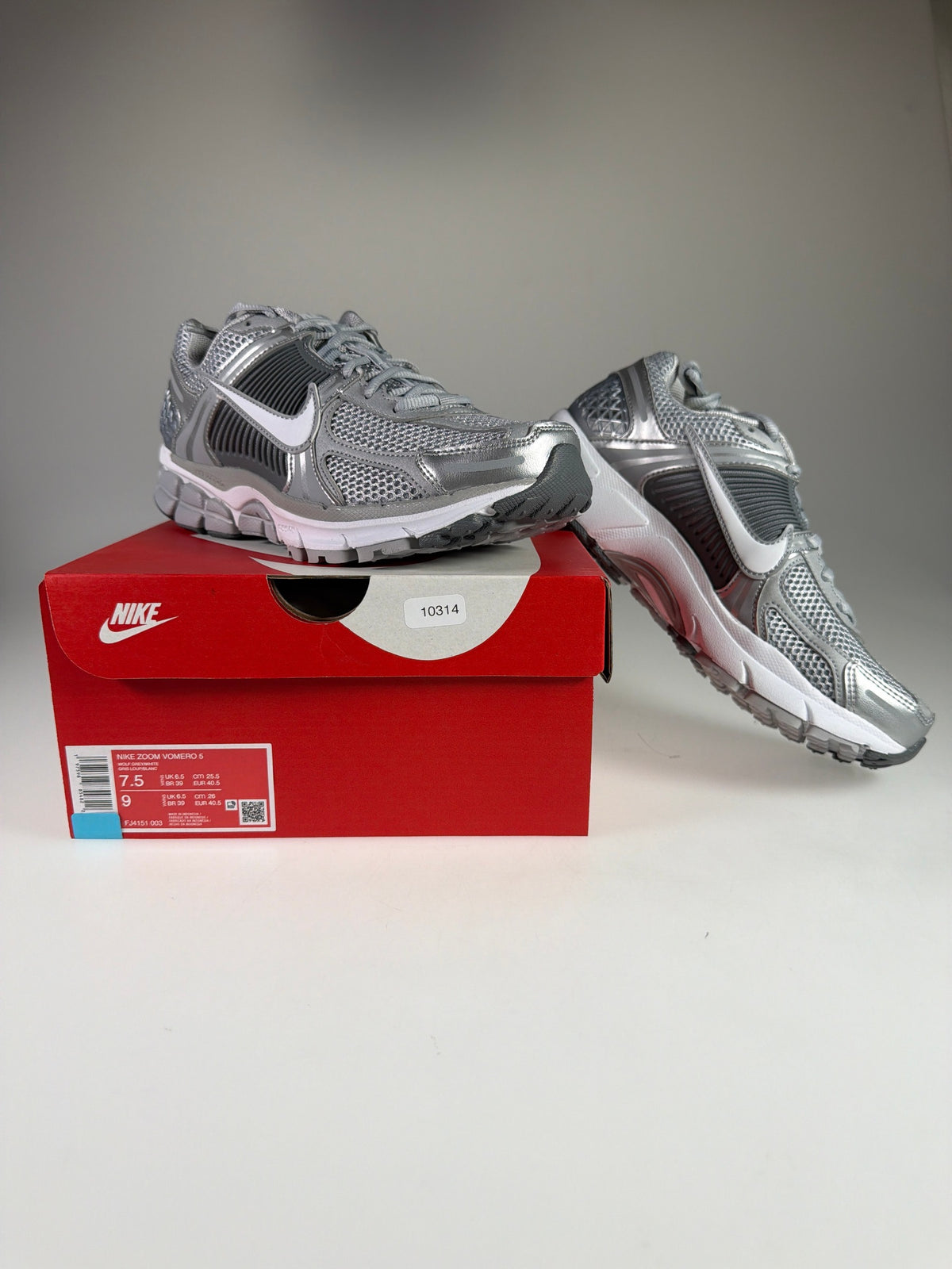 NIKE ZOOM VOMERO 5 - Größe 40.5 #10314