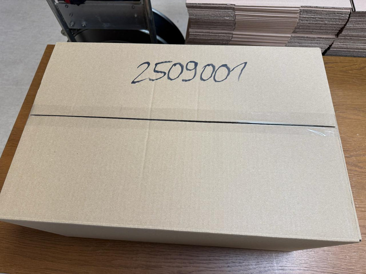 Geschlossener Karton mit Kistennummer 2509001