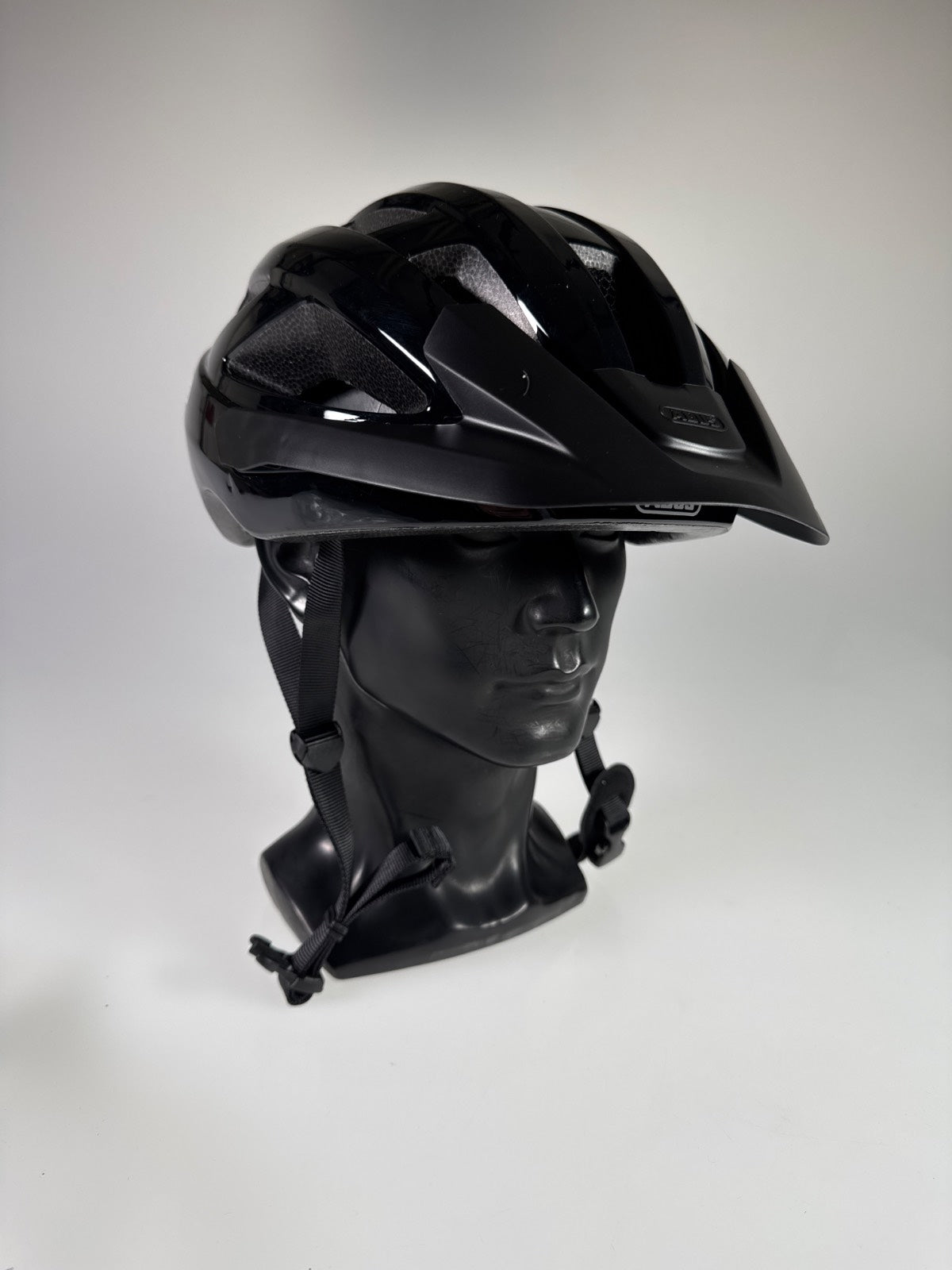 ABUS Macator Fahrradhelm - Größe 52-58cm #10917