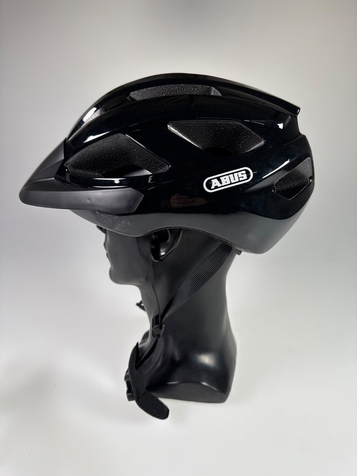 ABUS Macator Fahrradhelm - Größe 52-58cm #10917