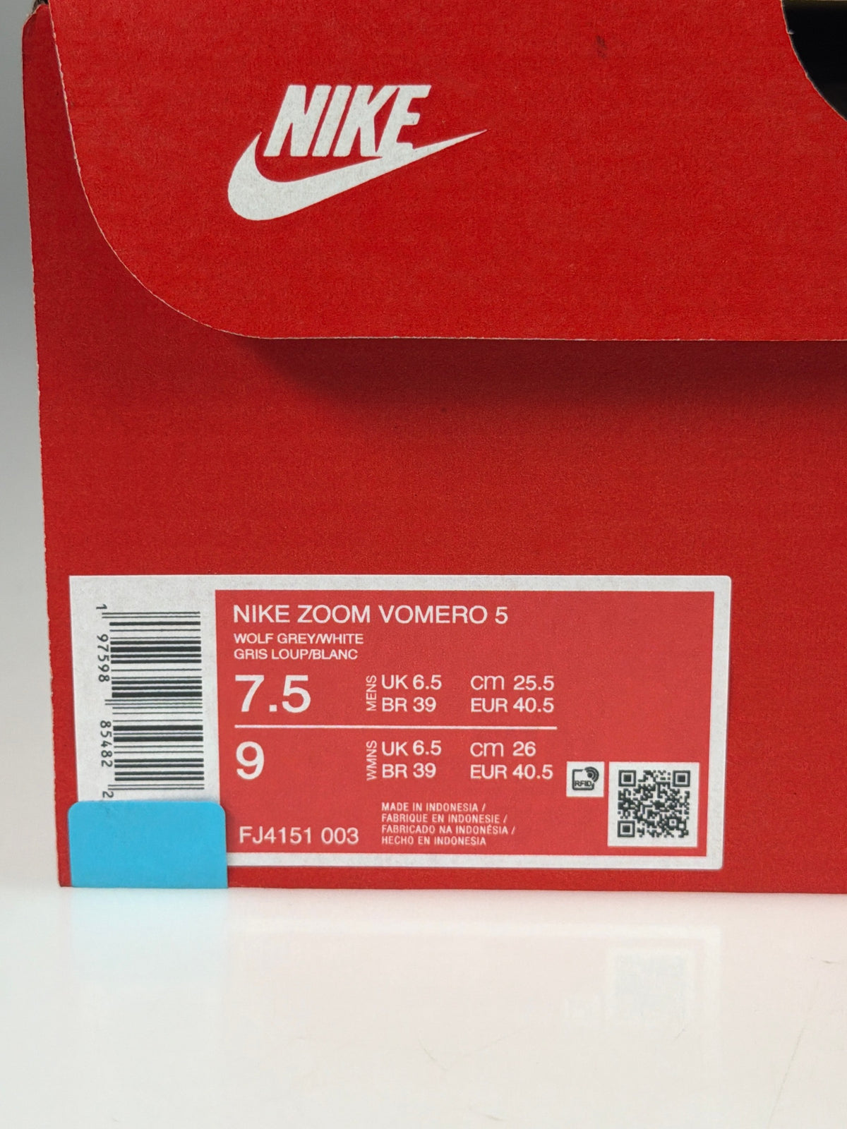 NIKE ZOOM VOMERO 5 - Größe 40.5 #10314