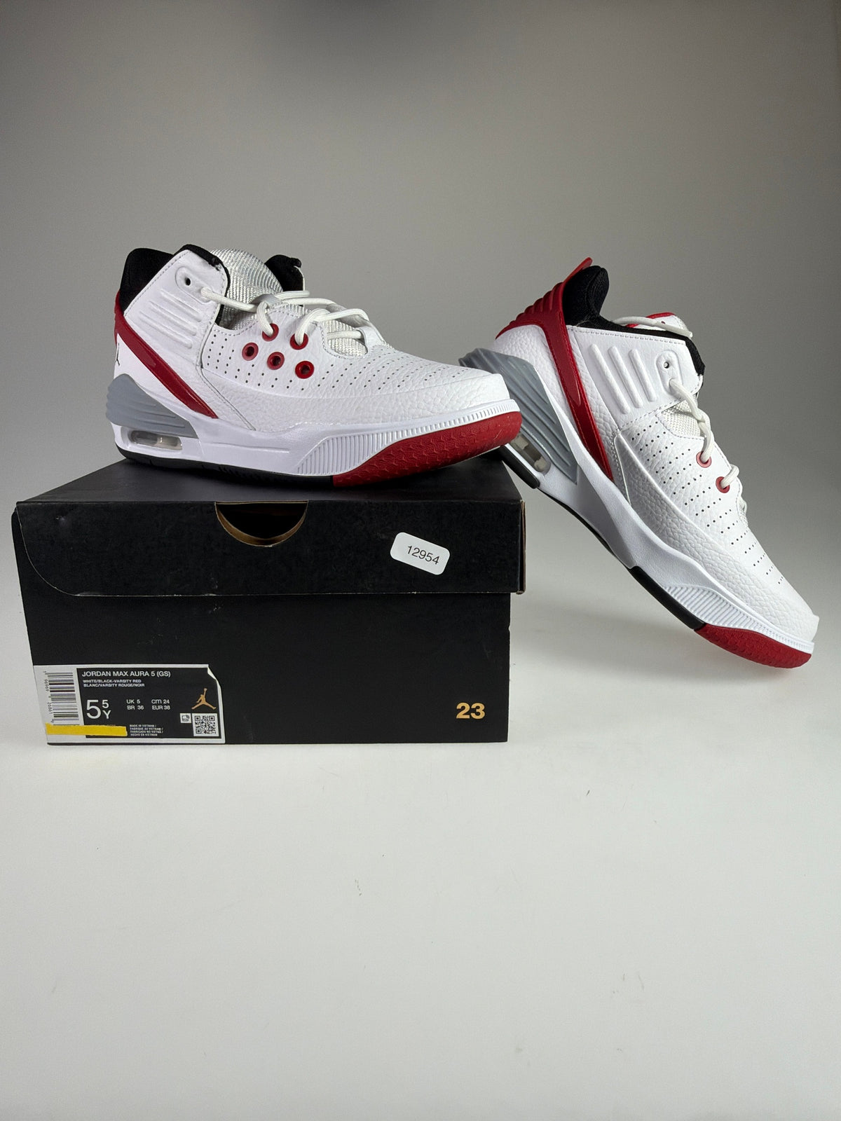 Jordan Max Aura 5 (GS) - Größe EU 38 #12954