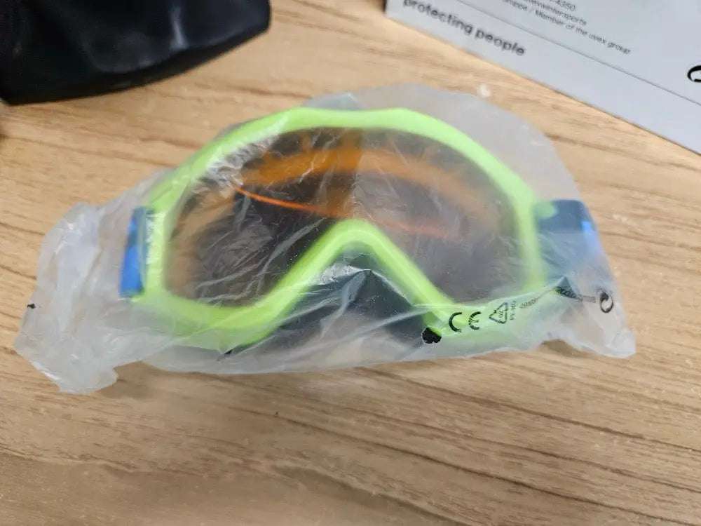 Uvex Viti set inkl. speedy Skihelm mit Skibrille - Größe 46-50cm #4452 - Black Forest Deals