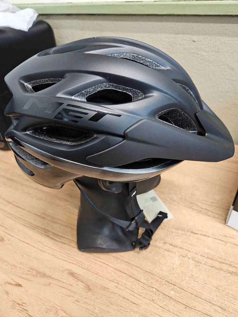 MET Veleno Fahrradhelm - Größe 56-58cm #4677 - Black Forest Deals