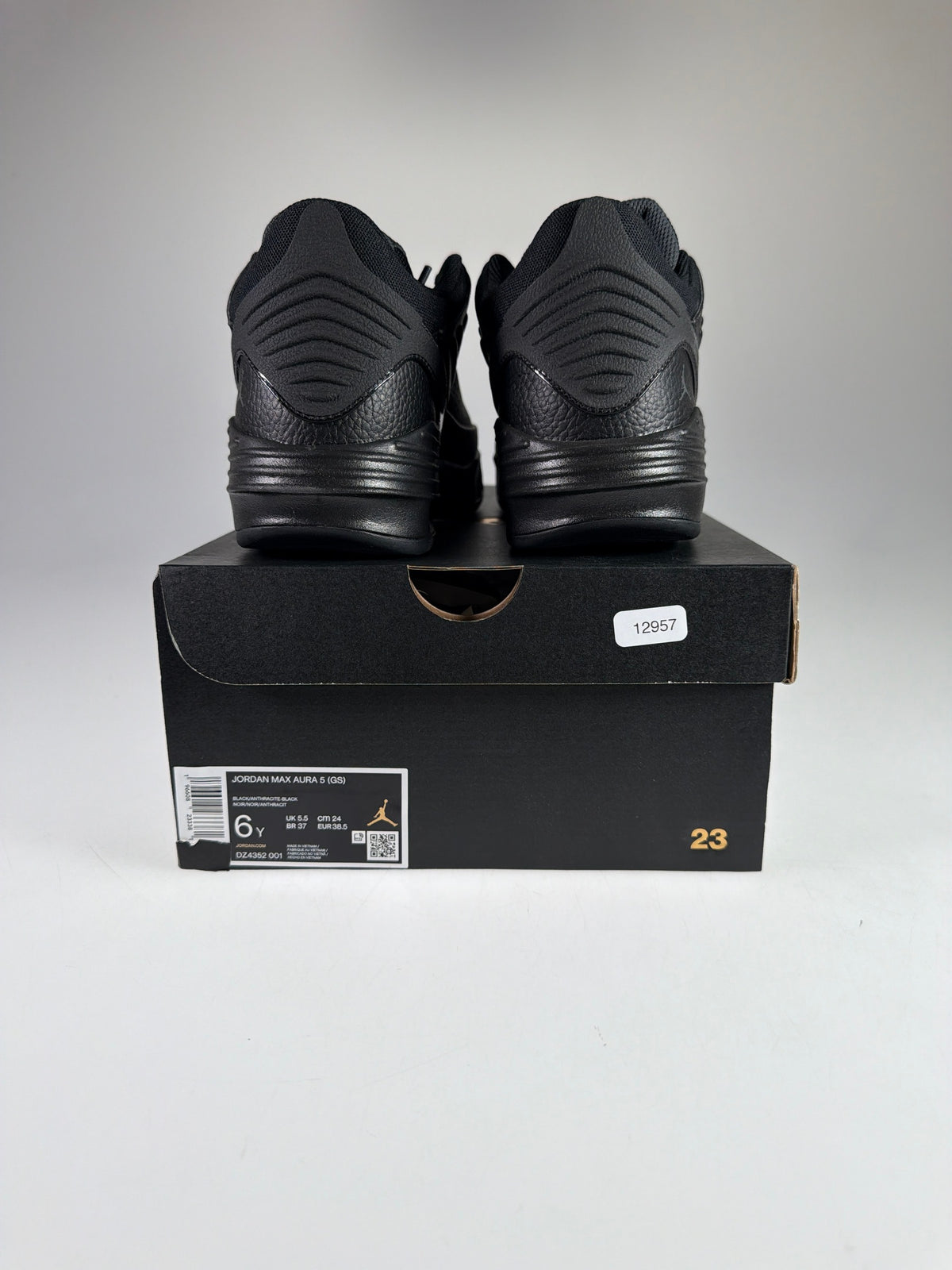 Jordan Max Aura 5 (GS) - Größe EU 38,5 #12957