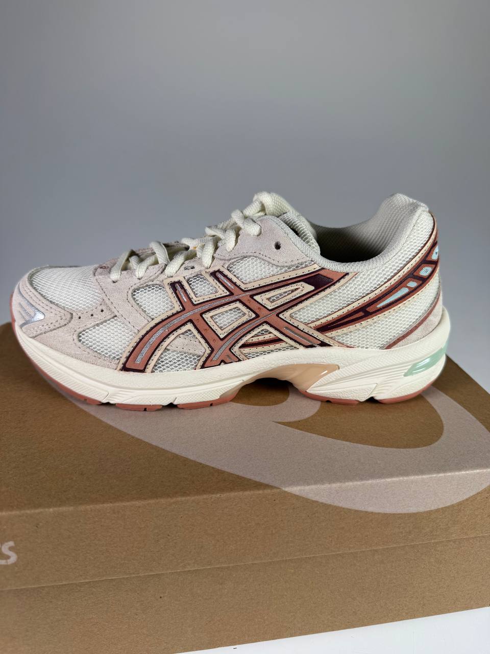 ASICS GEL-1130 Cream/Brick Dust – äußere Seitenansicht