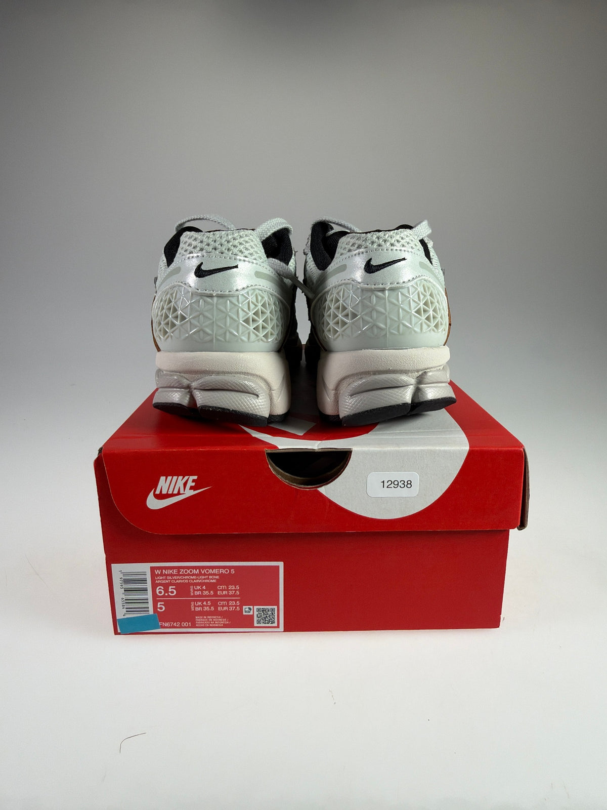 Nike Zoom Vomero 5 Damen - Größe EU 37,5 #12938