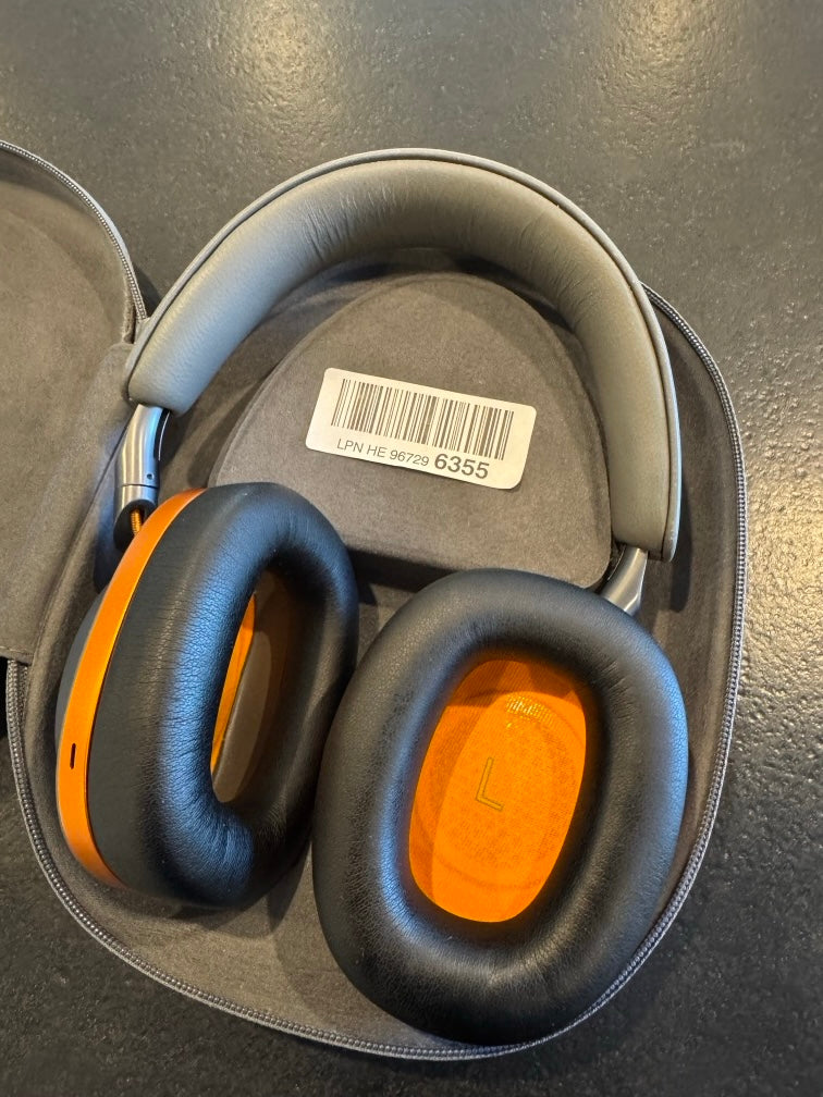 Bowers & Wilkins Px8 McLaren Edition #10189