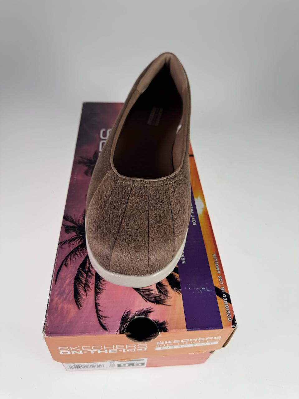 Skechers On-The-GO Dreamy Upscale Damen-Ballerina in Braun – Vorderansicht