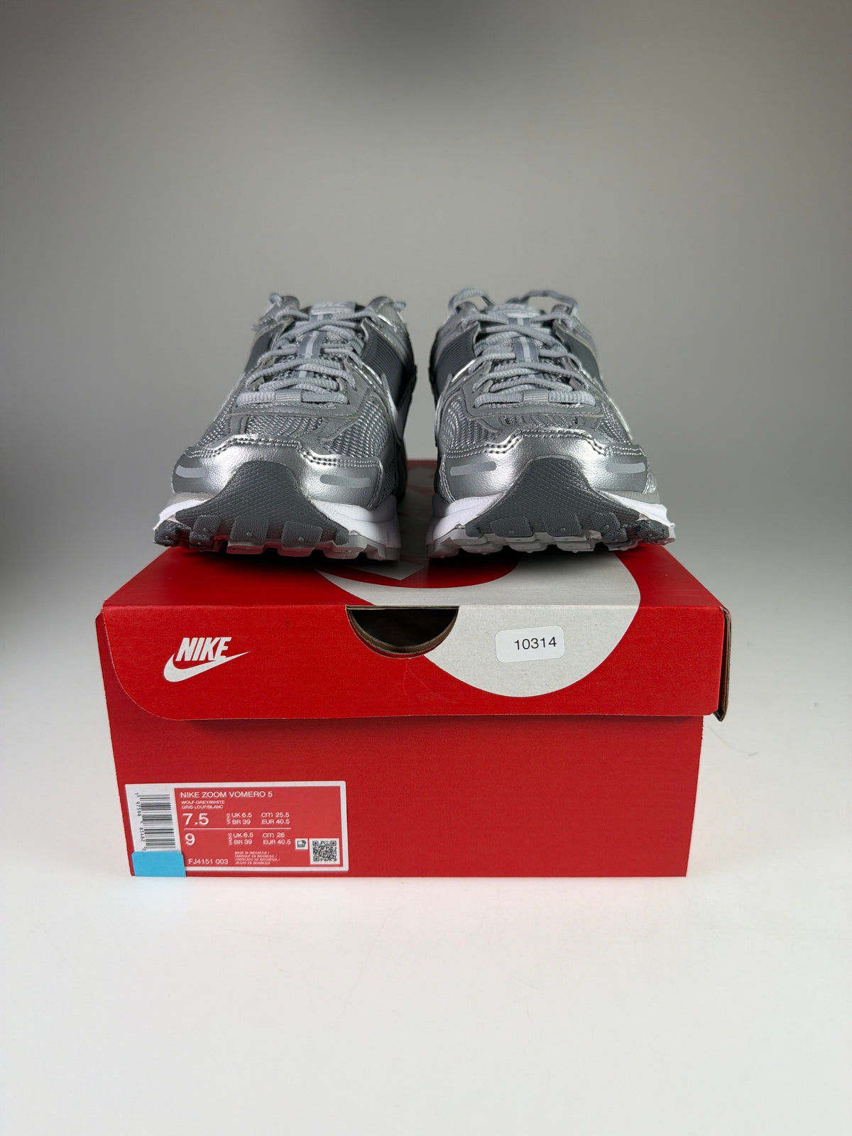 NIKE ZOOM VOMERO 5 - Größe 40.5 #10314