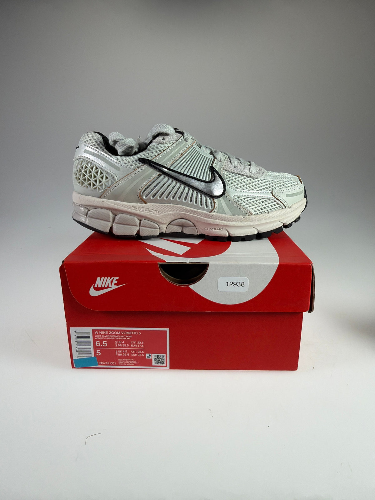 Nike Zoom Vomero 5 Damen - Größe EU 37,5 #12938