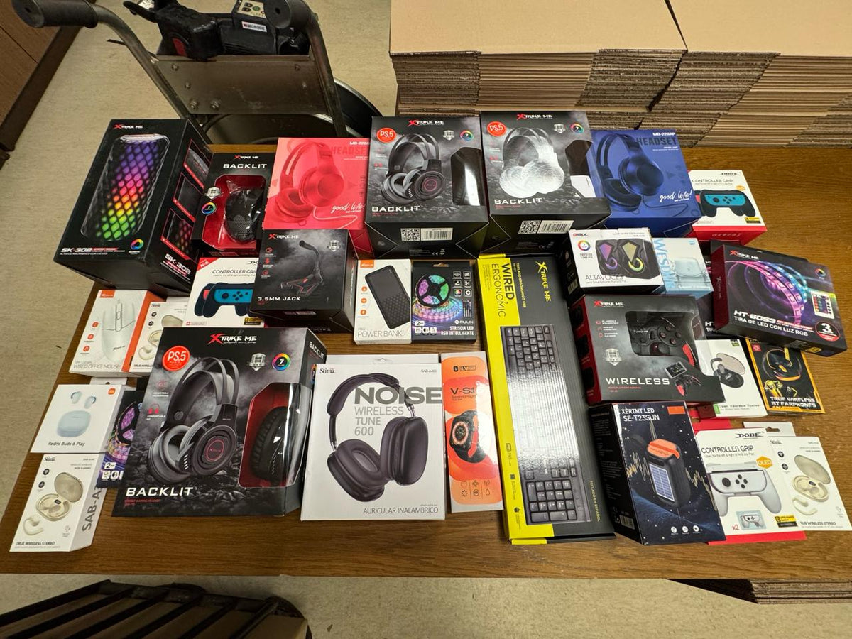 Inhalt der Elektro-Restpostenkiste 2309003 mit Kopfhörern, Headsets sowie PC- und Gaming-Zubehör