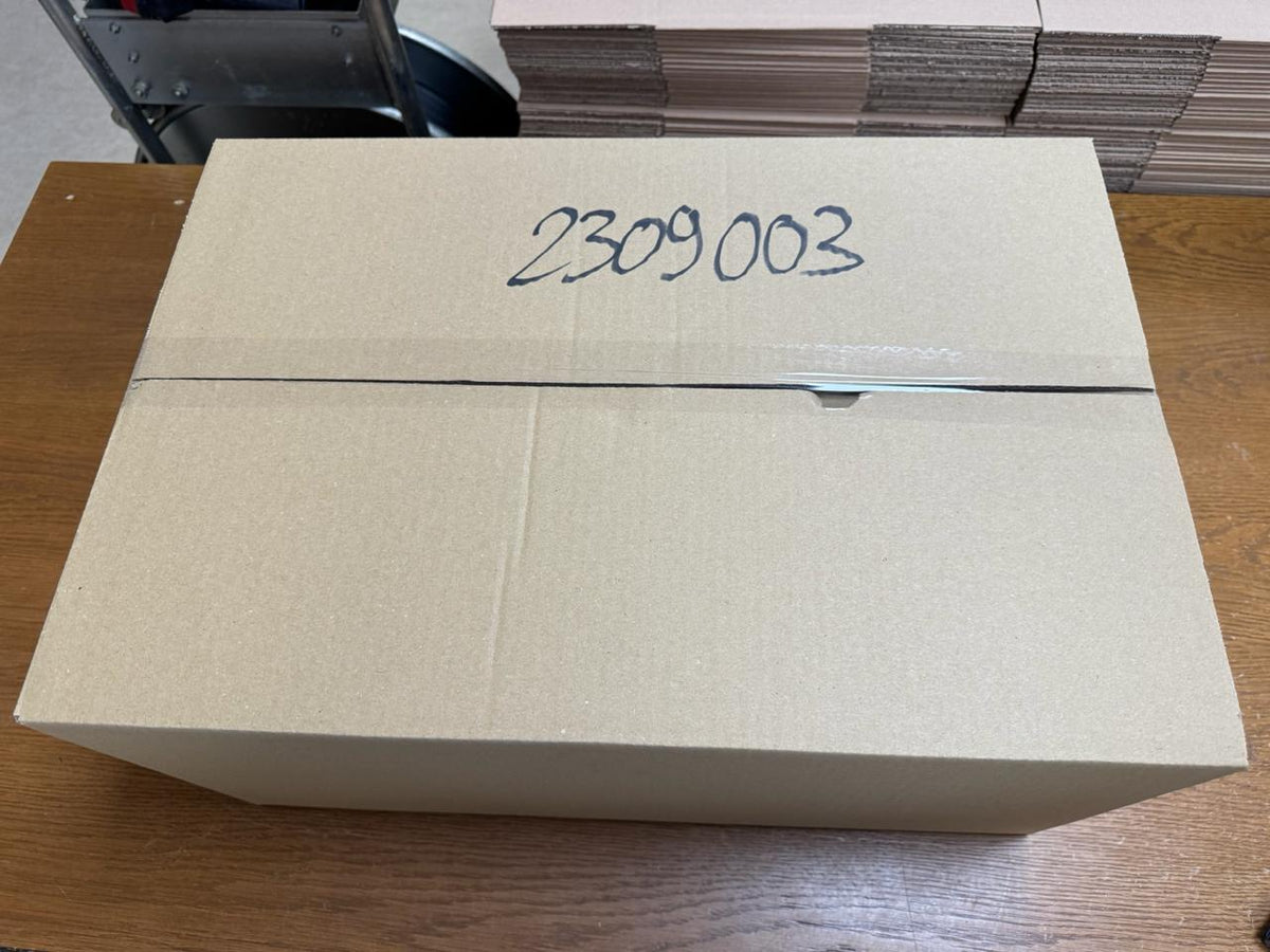 Geschlossener Karton der Elektro-Restpostenkiste mit Kistennummer 2309003