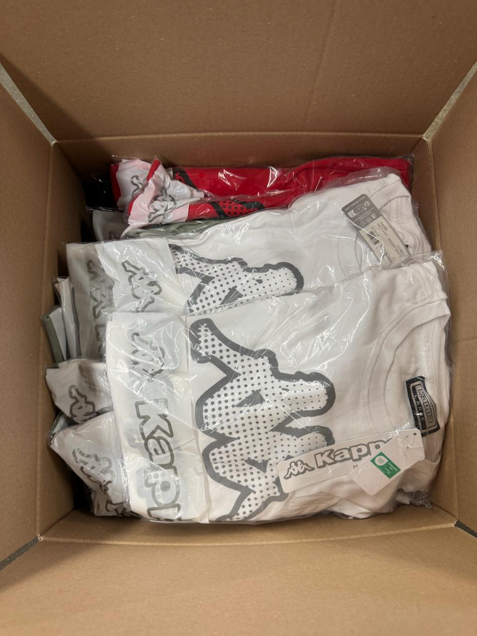 Kappa T-Shirts in verschiedenen Farben und Motiven – Beispiel für die Mixkiste mit 48 Stück