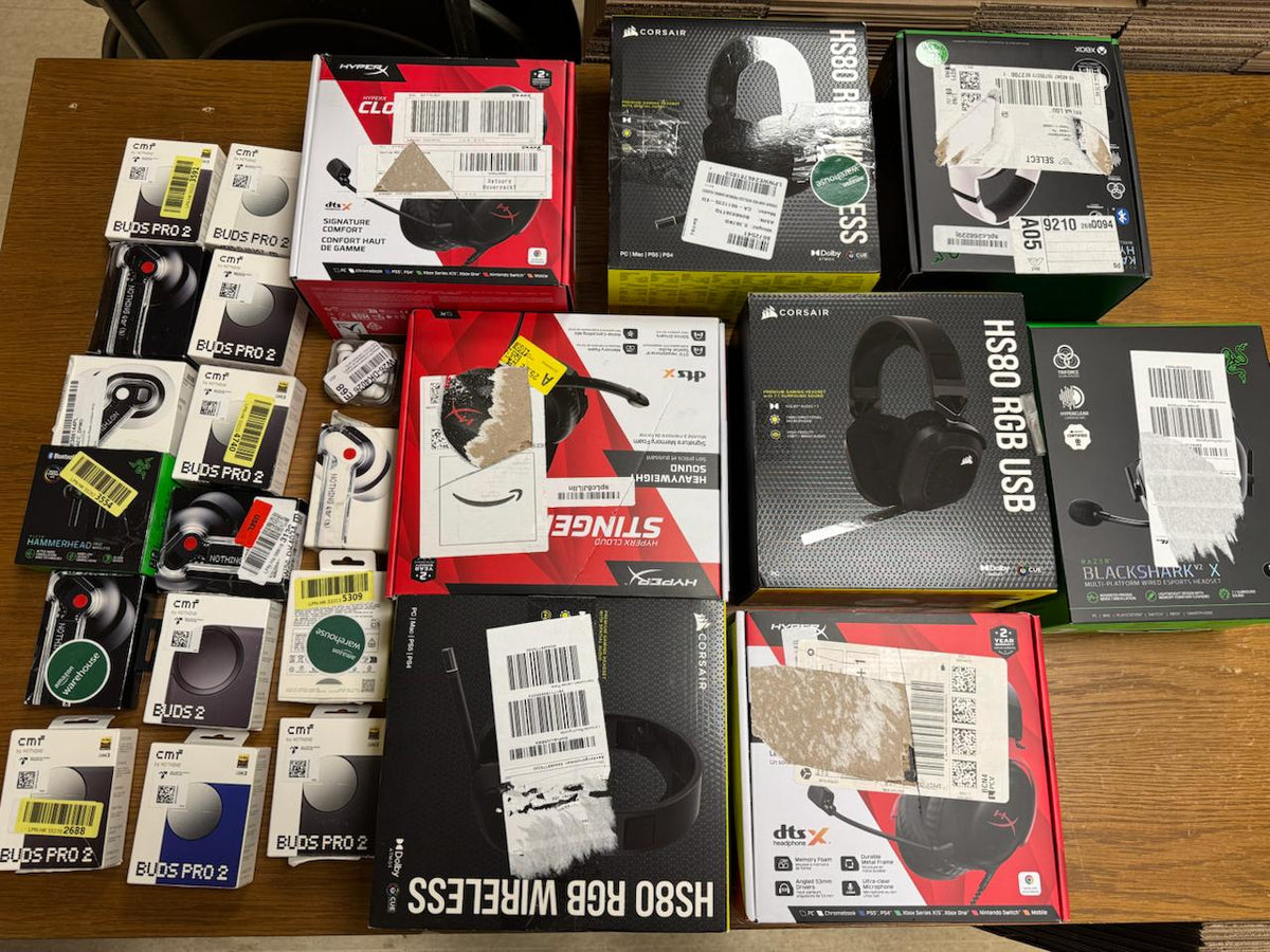 Inhalt der Retourenkiste 2509001 mit Kopfhörern und Gaming-Headsets