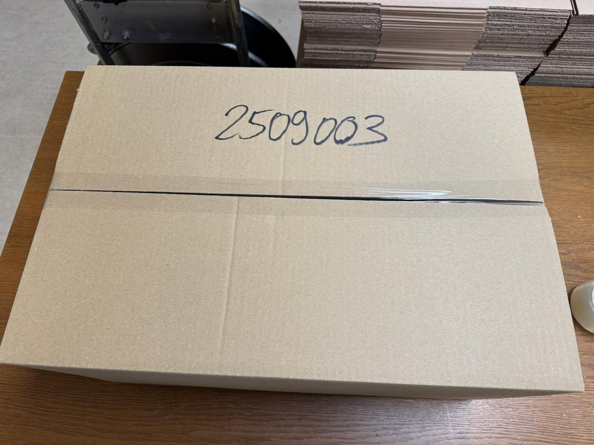 Geschlossener Karton mit Kistennummer 2509003