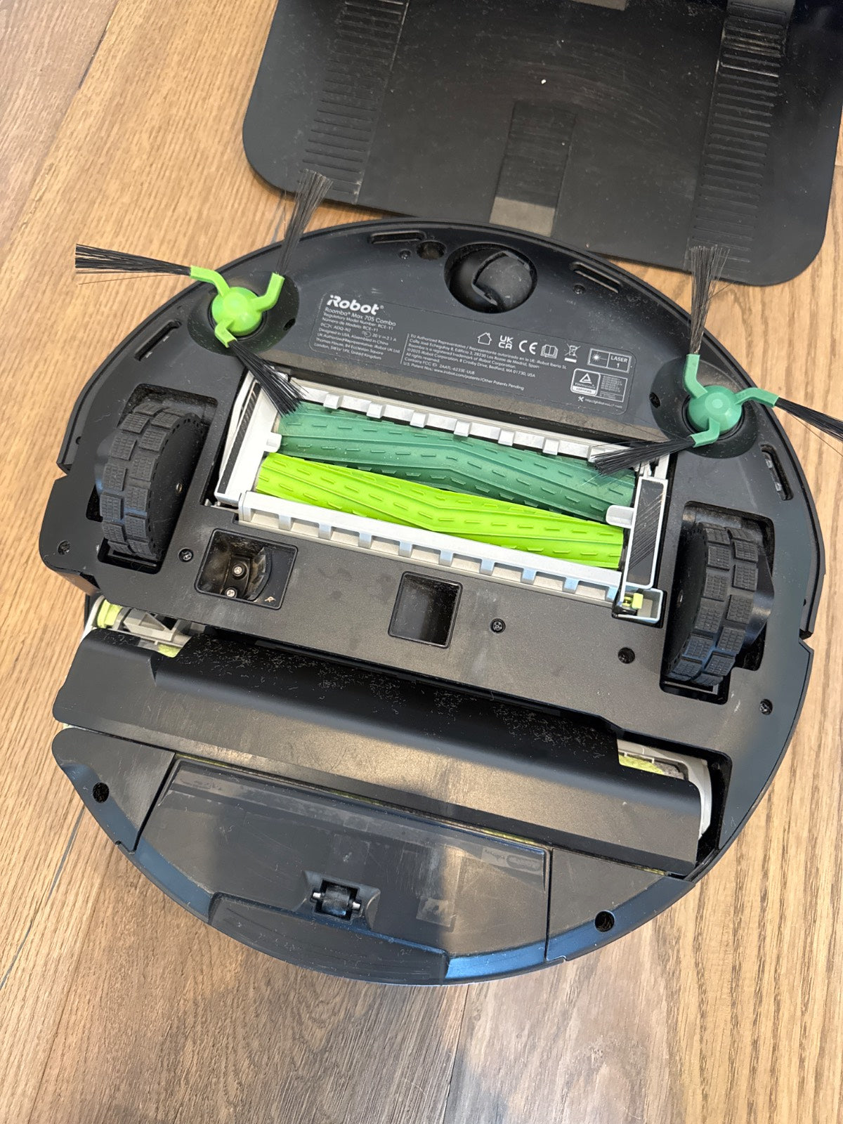 iRobot Roomba Max 705 Combo Saugroboter mit AutoWash Dock #10081