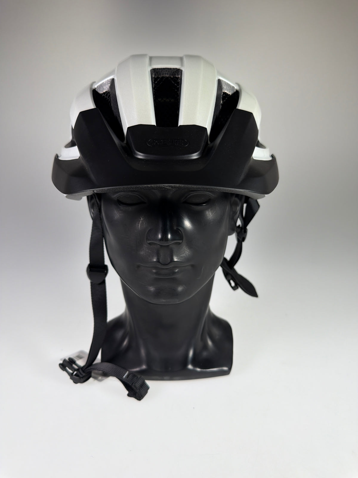 ABUS Macator Fahrradhelm - Größe 52-58cm #10331