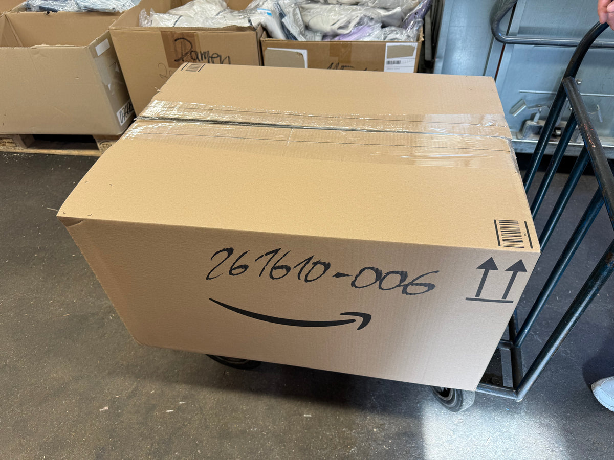 Originalfoto des geschlossenen Kartons der Kiste 261610-006 mit handschriftlicher Kistennummer